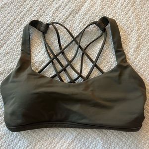 Lululemon free to be bra